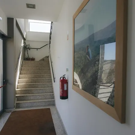 Centro Rewilding Lodge Vale de Madeira